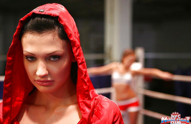 Борьба голых девок на ринге полна страсти @ foto-porno.ru
