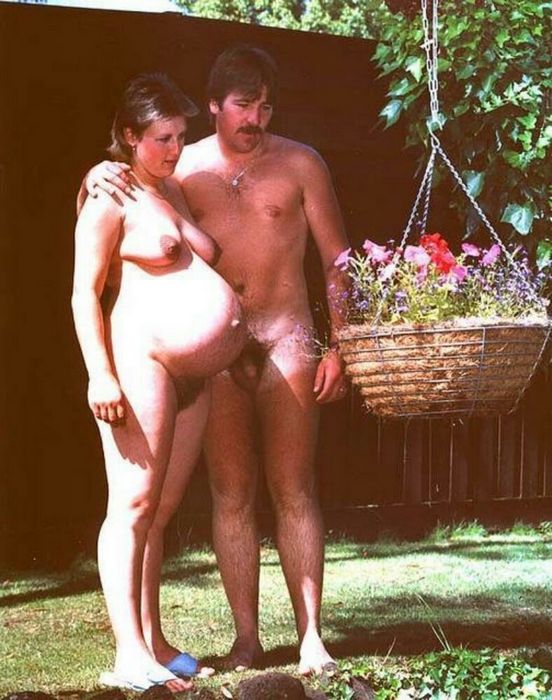 Девушки в положении очень хотят быть желанными и показывают свои обнаженные тела перед всеми @ foto-porno.ru