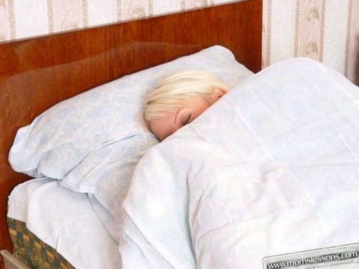 Лесбиянка начала лизать пизду у спящей подружки @ foto-porno.ru